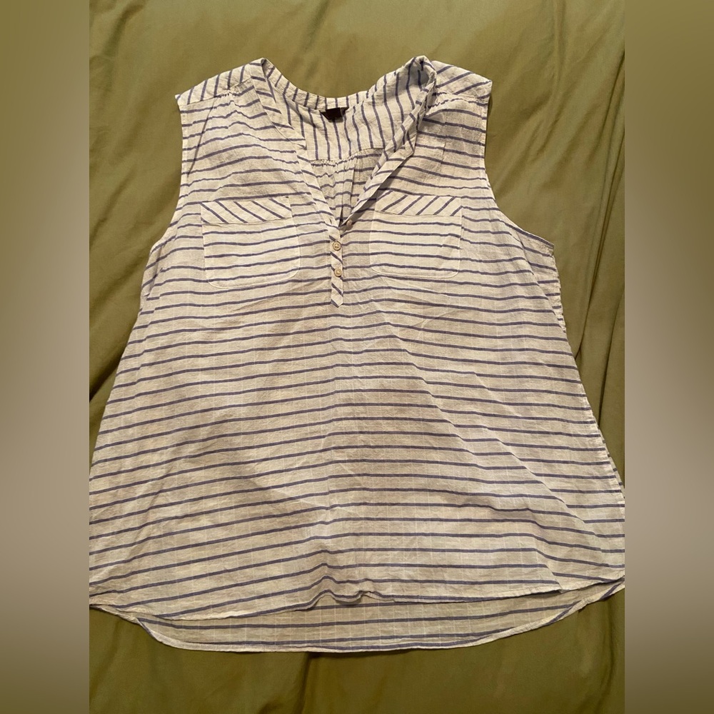 Eddie Bauer - Sleeves white top with purple stripes